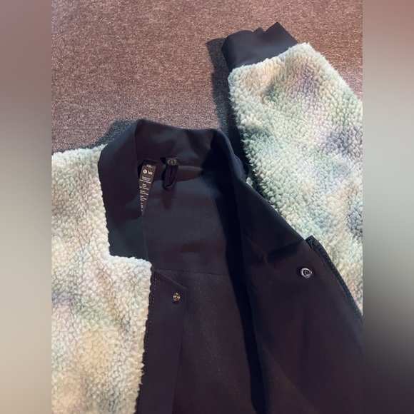 Brand new Lululemon Jacket - Picture 14 of 15